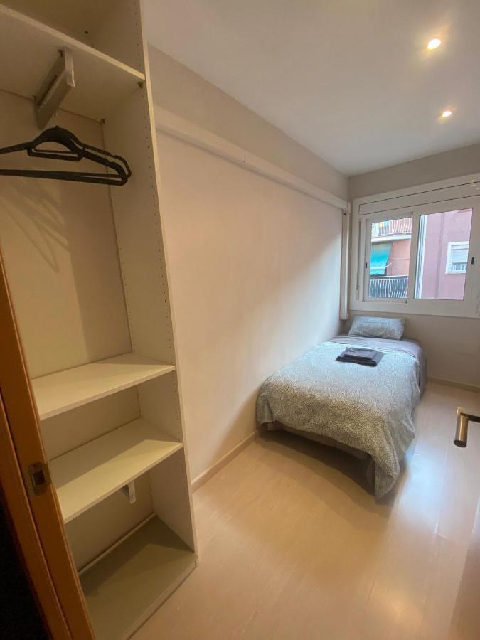 Cozy Apartment At A Great Location! L'Hospitalet de Llobregat Kültér fotó