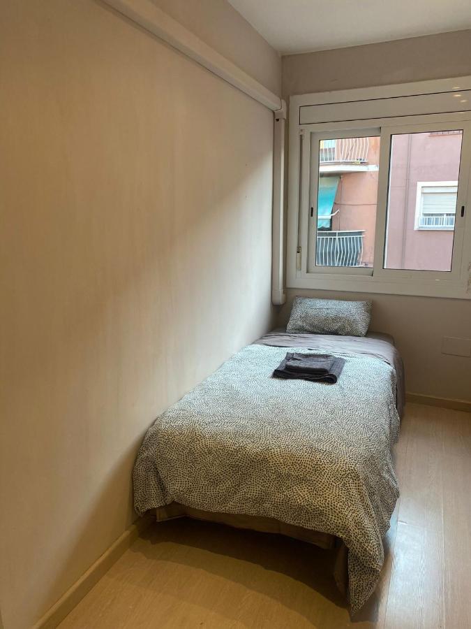 Cozy Apartment At A Great Location! L'Hospitalet de Llobregat Kültér fotó