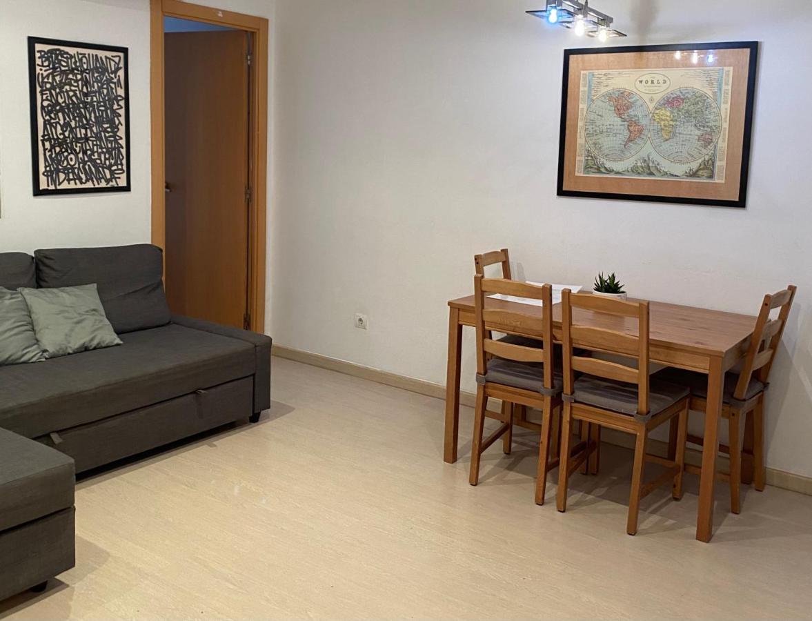 Cozy Apartment At A Great Location! L'Hospitalet de Llobregat Kültér fotó